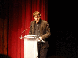 <!--:es-->Emotivo homenaje a Miguel Arreche y presencia de Portugal en el Titirijai 2013 de Tolosa: Prometeu. Elogio de las presentadoras<!--:-->