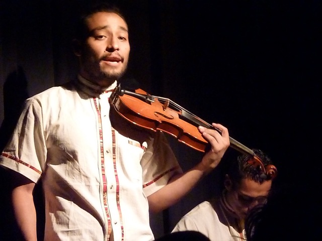 Teatro al Hombro, Rolando García, el Médico Improvisado