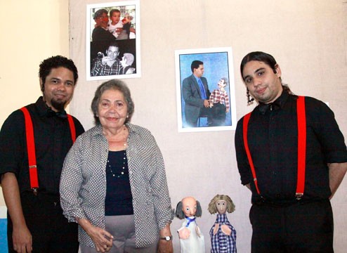 Telba, con Emmanuel Gunezler y José Quevedo en la inaguración de la exposición en homenaje a Armando, en Margarita