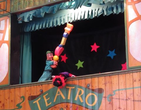 Pelegrín en la Plaza de Los Sitios de Zaragoza. ‘Es-Puto’ Cabaret en el Teatro Arbolé. Desfile para la Ofrenda Floral