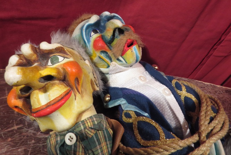 IV: Exposición ‘Giù la maschera’ y ‘MAgicaBUra!’, Festival de Teatro di Figura, en Pordenone, Italia: ‘Aprisogni’, Walter Broggini y ‘C’è un asino che vola’