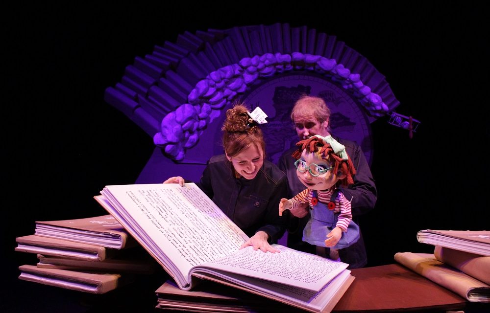 ‘La Biblioteca Imaginaria’, de Esteban Villarrocha, nueva creación del Teatro Arbolé, y ‘Los Tres Cerditos’, un clásico de Iñaki y Julia Juárez