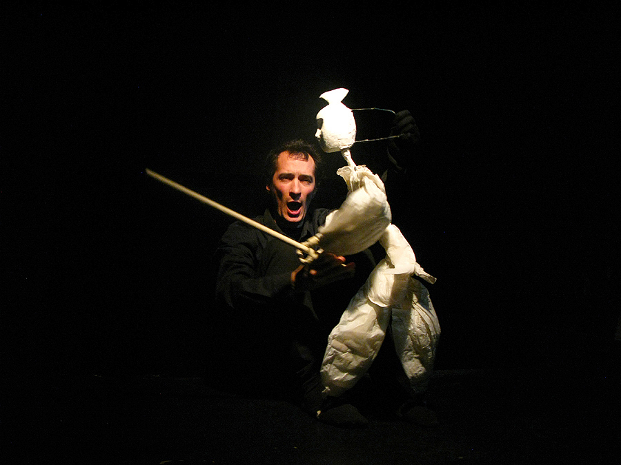 Roberto White y su samurai. Foto de Jesús Atienza.