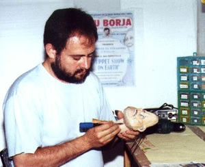 <!--:es-->“Construir un títere de Bunraku con Edu Borja”, curso de verano del Museo Taller de Pola de Siero.<!--:-->