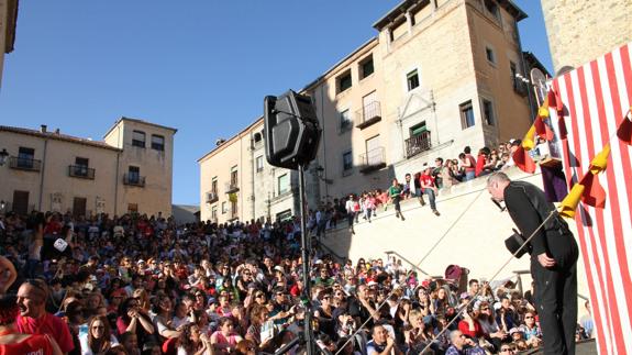 Titirimundi, el Festival de Títeres de Segovia. I Parte. La ciudad, el público, la calle y otras maravillas