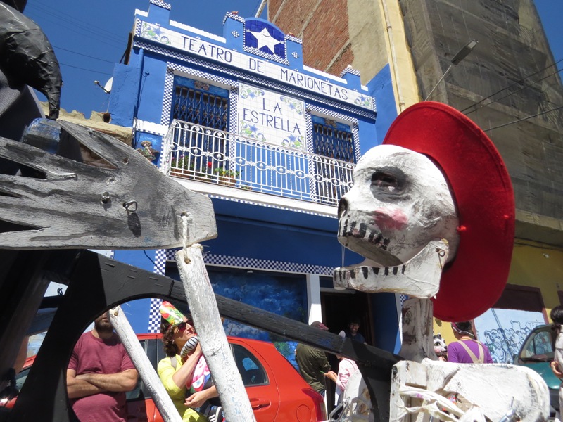 I- El Festival de Titelles al Cabanyal, Valencia: Pasacalle y Alauda Teatro