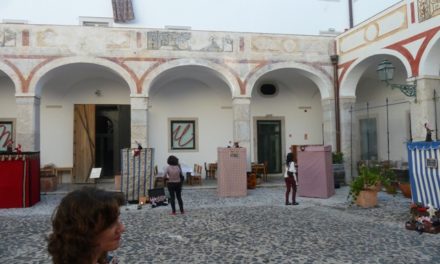 Maratona de Robertos en el claustro del Museu da Marioneta de Lisboa