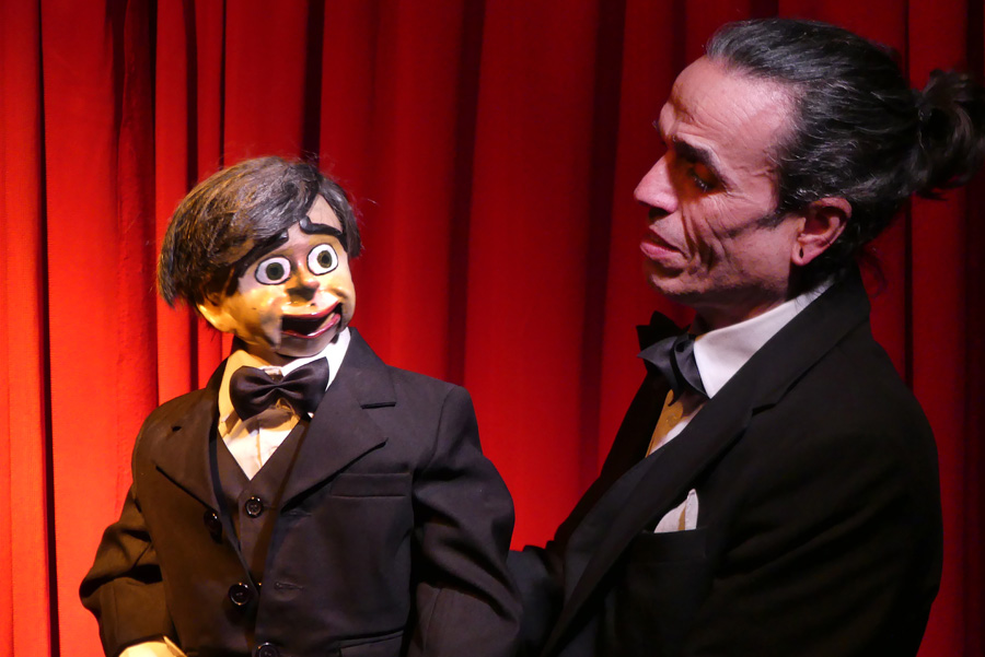 Espectáculo de ventriloquía con El Antídoto, en el Taller de Marionetas de Pepe Otal