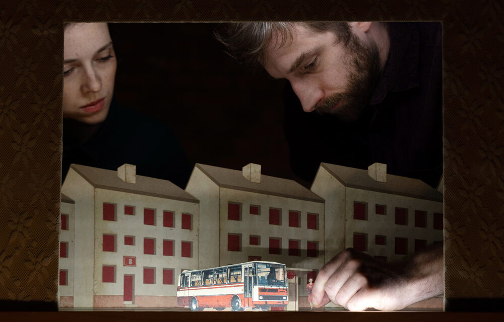 Vuelo sobre un nido de títeres, en Praga. Por Pierre-Alain Rolle