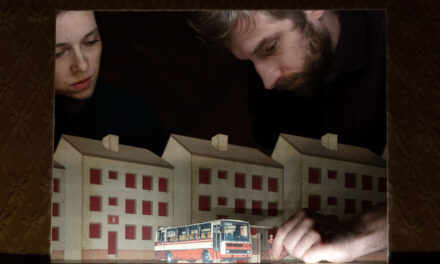 Vuelo sobre un nido de títeres, en Praga. Por Pierre-Alain Rolle