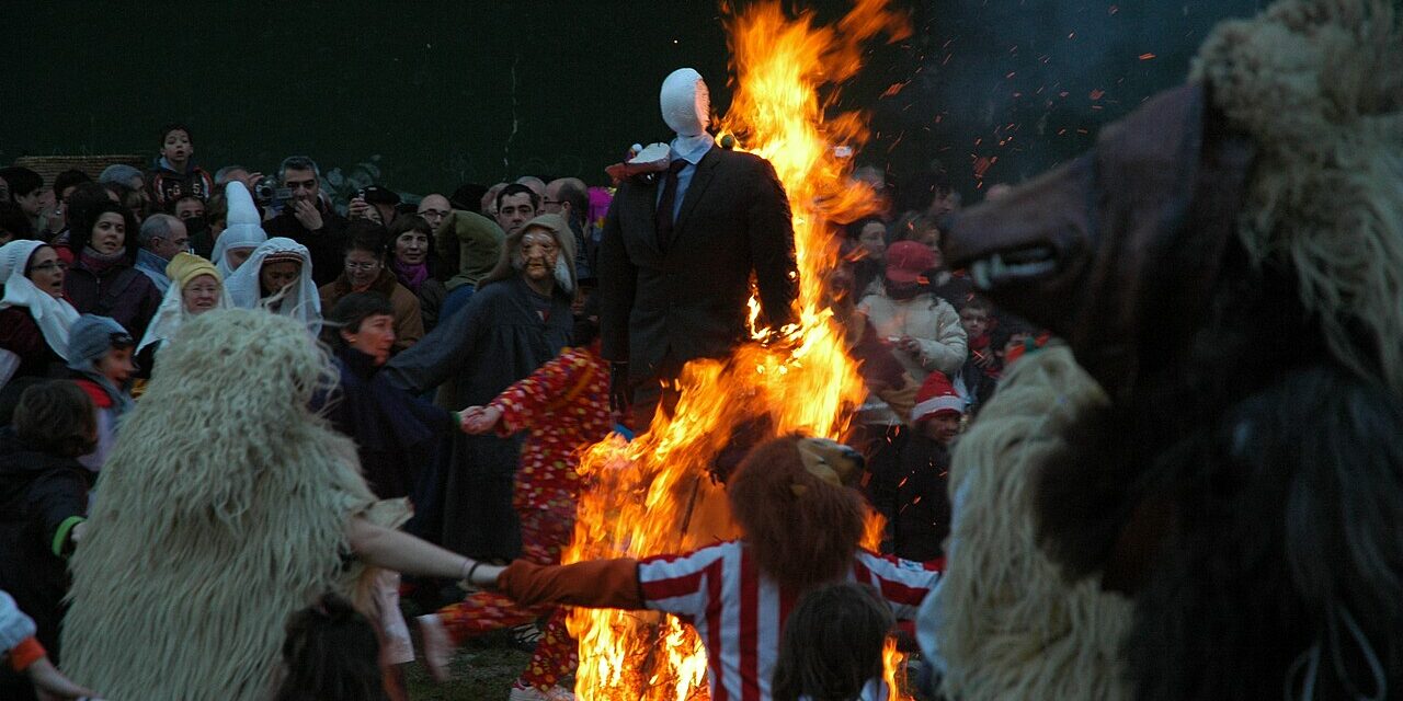 MÁSCARAS, MUÑECOS Y ACCIÓN TEATRAL EN EL CARNAVAL DE ZALDUONDO. Por Felipe Garduño