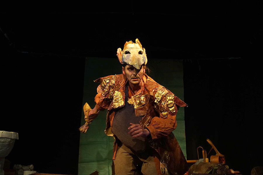 ‘No soy yo, es el otro’, de La cartonera Teatro